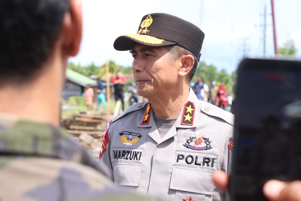 Kapolda Aceh Dampingi Wapres Kunjungi Korban Banjir Aceh Singkil