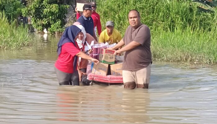 Pemerintah Kecamatan Pantai Labu Salurkan Bantuan Warga Paling Terdampak Banjir Di Dua Desa