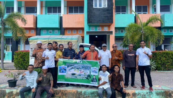 SMAN 2 Abdya Kirim Bantuan Korban Banjir dan Longsor Aceh
