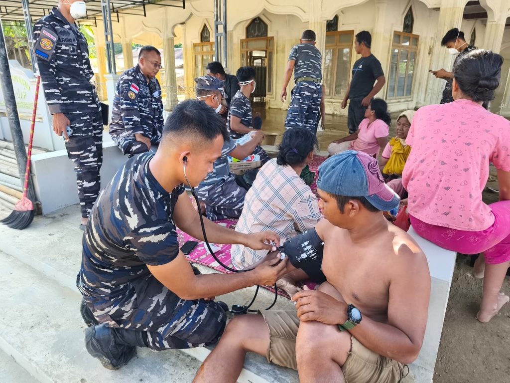 Satgas Kodaeral I Bantu Warga Aceh Tamiang Terdampak Banjir