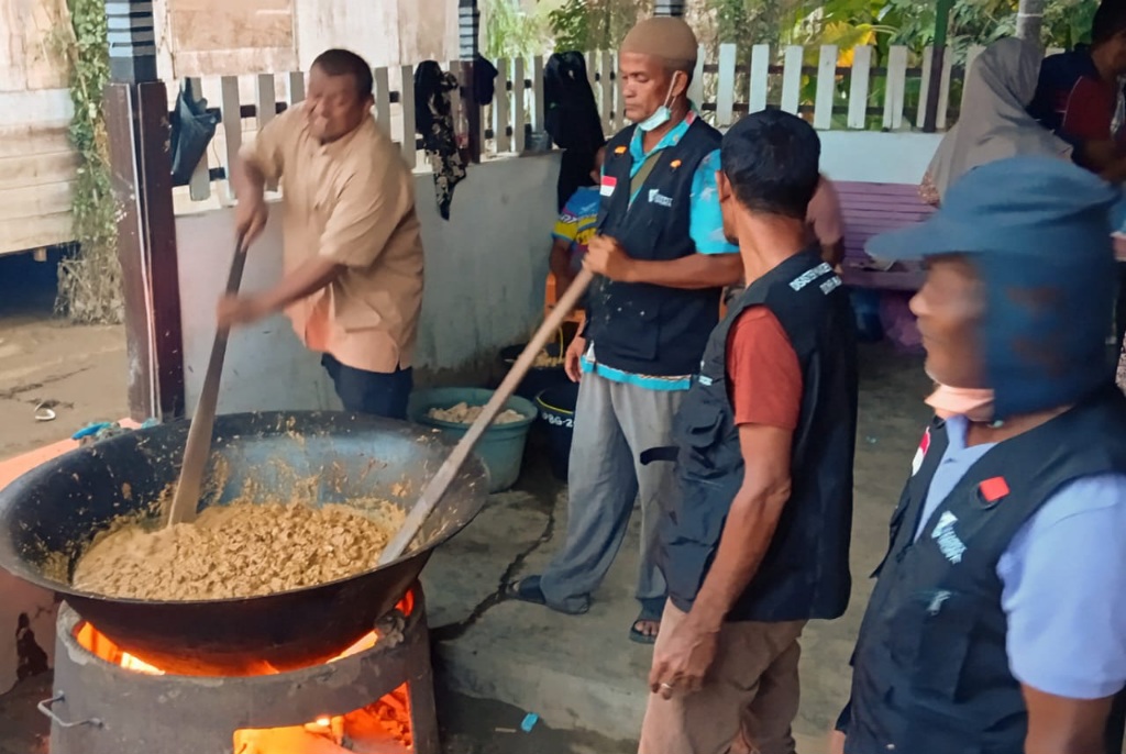 Masakan Benu Buloe, Setitik Hangat Di Tengah Lumpur