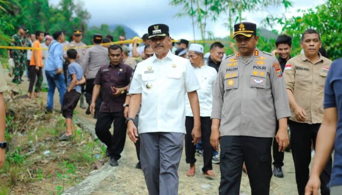 Bupati Madina Tinjau Longsor Jalan Banjar Melayu, Ribuan Warga Terisolir