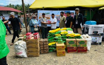YTI Salurkan Bantun Ke 55 KK Terdampak Banjir Di Tolang Julu Tapsel