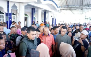 Gubsu Bersama Bupati Langkat Tinjau Jembatan Putus Di Hinai, Temui Korban Banjir