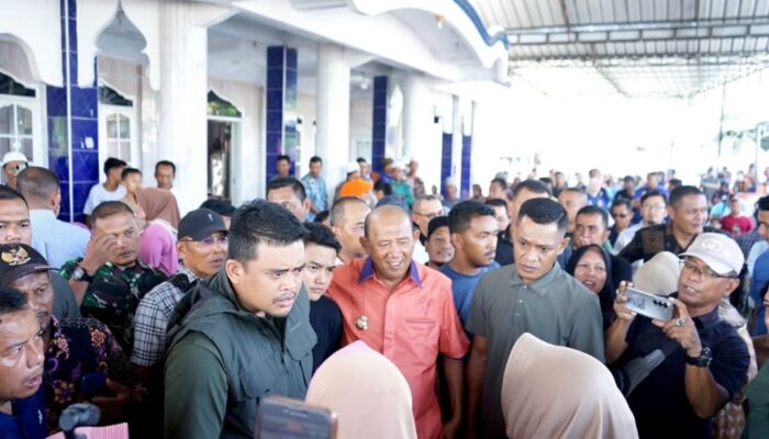Gubsu Bersama Bupati Langkat Tinjau Jembatan Putus Di Hinai, Temui Korban Banjir