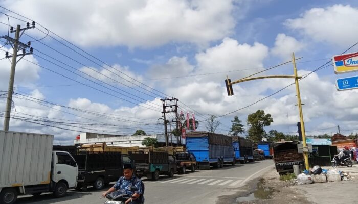 Pengantre BBM Padati SPBU