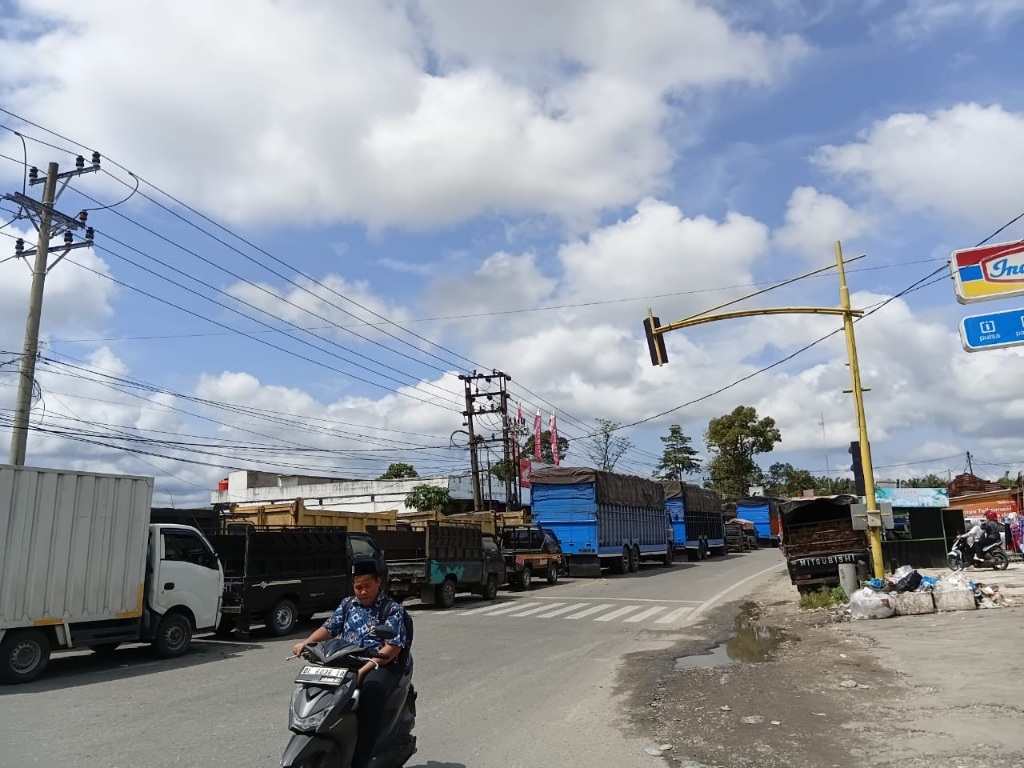 Pengantre BBM Padati SPBU