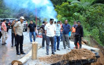 Bupati Madina Minta Pemprov Sumut Segera Tangani Jalan Amblas Jembatan Merah-Muarasoma