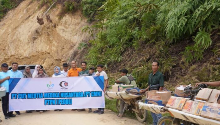 PT CMN Salurkan Bantuan Ke Warga Korban Banjir Dan Longsor Di Suka Jadi Makmur