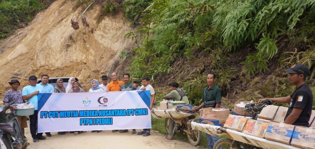 PT CMN Salurkan Bantuan Ke Warga Korban Banjir Dan Longsor Di Suka Jadi Makmur