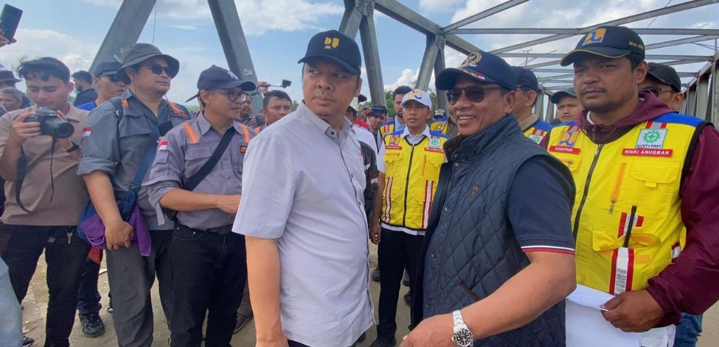 Pengerjaan Jembatan Bailey Kuta Blang Ditinjau HRD Dan Pejabat Kementerian PU