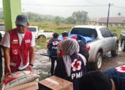 PMI Pidie Salurkan Bantuan Warga Terdampak Banjir Blang Pandak