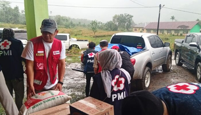 PMI Pidie Salurkan Bantuan Warga Terdampak Banjir Blang Pandak