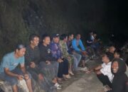 Anggota DPR Muslim Ayub Tidur Di Lokasi Banjir