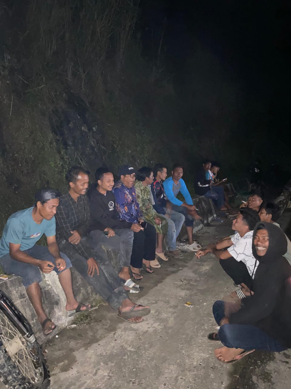 Anggota DPR Muslim Ayub Tidur Di Lokasi Banjir