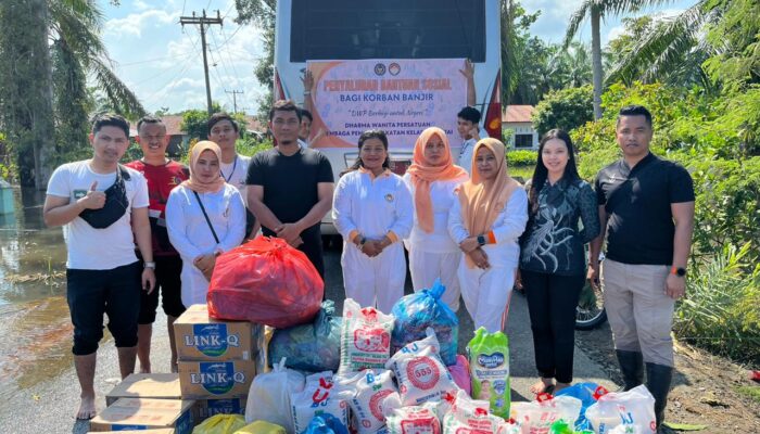 Dharma Wanita Lapas Kelas IIA Binjai Serahkan Bantuan Sosial Bagi Korban Banjir Di Langkat