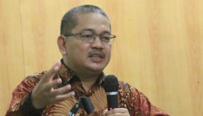 Empati Dan Pejabat Sadar Kamera