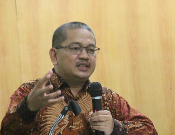 Empati Dan Pejabat Sadar Kamera