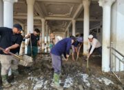 Kemenag Aceh Kerahkan Relawan Bersihkan Masjid Dan Madrasah Terendam Banjir