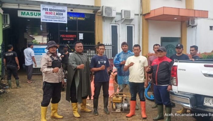 PT Timbang Langsa Turunkan Relawan Bersihkan RSUD Dari Sisa Lumpur Banjir