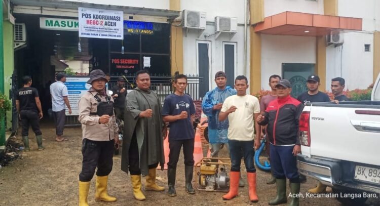 PT Timbang Langsa Turunkan Relawan Bersihkan RSUD Dari Sisa Lumpur Banjir