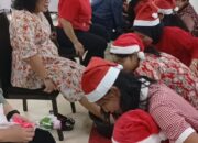 Anak Berkebutuhan Khusus Basuh Kaki Orangtua Di Perayaan Natal Dan Hari Ibu Sekolah Alam Medan