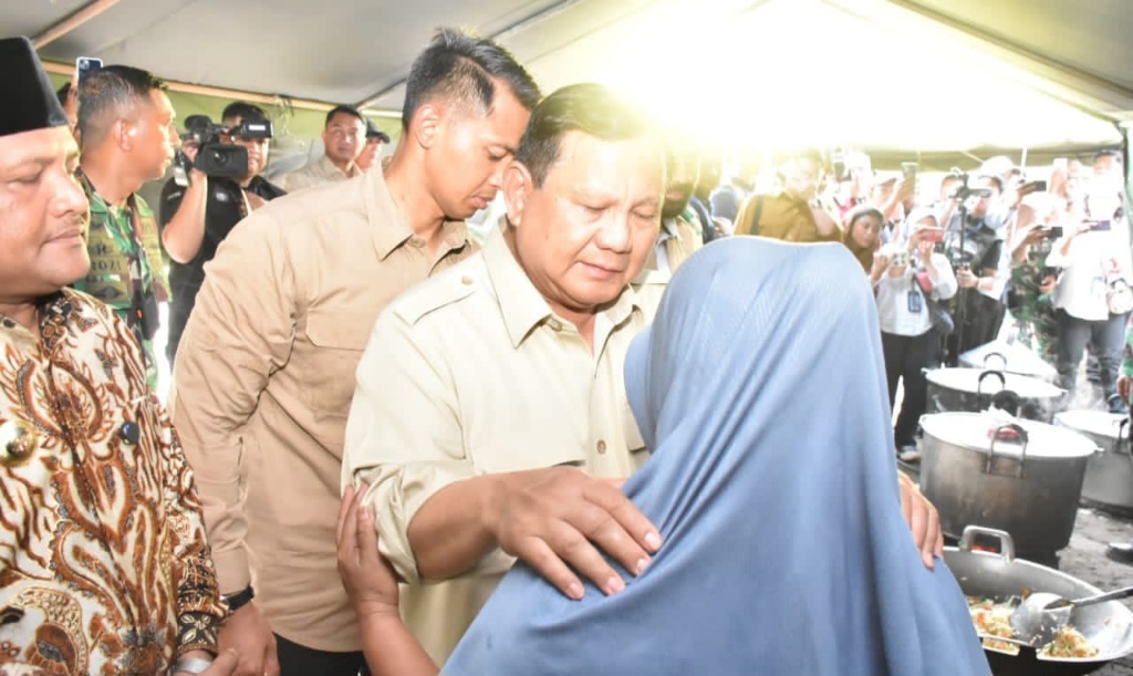 Presiden Prabowo Kunjungi Pengungsi Bireuen Dan Jembatan Putus Teupin Mane