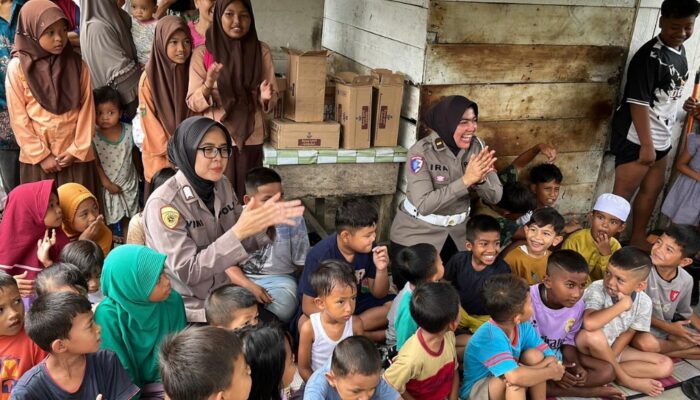 Srikandi Polwan Polres Langkat Gelar Trauma Healing Anak-anak Korban Banjir