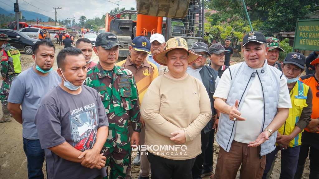 Bupati Abdya Bantu Korban Banjir Aceh Tenggara Satu Truk