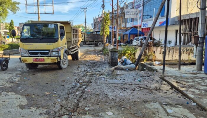 Pemko Langsa Bersihkan Sampah Pascabanjir Di Jalan-jalan