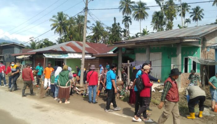 TNI, Polri Dan ASN Kompak Bersihkan Sisa Banjir Di Aceh Tenggara
