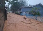 Sungai Aek Doras Meluap Rendam Permukiman Warga
