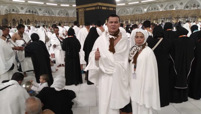 Tunaikan Umrah Bersama Istri Tercinta, Herman: Alhamdulillah Kami Sangat Bersyukur
