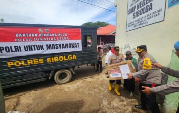 Kapolres Sibolga Salurkan Bansos Kepada Warga Terdampak Bencana