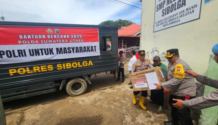 Kapolres Sibolga Salurkan Bansos Kepada Warga Terdampak Bencana