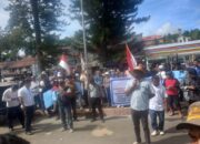 Demo Ke DPRD Taput, Masyarakat Minta Tambang Pasir Ilegal Ditutup Segera