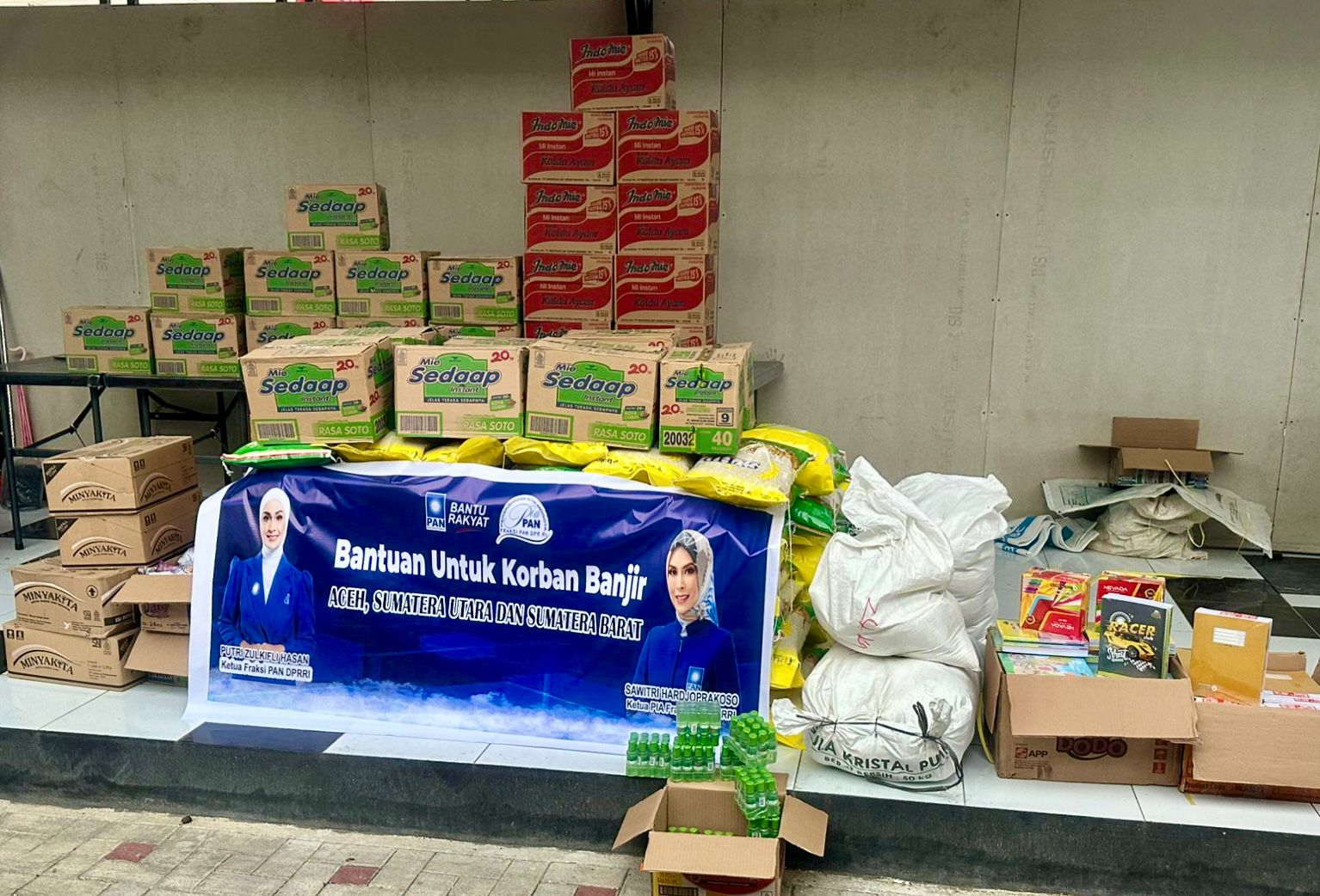 Istri-istri Anggota Fraksi PAN DPR RI Bantu Korban Bencana Tapsel