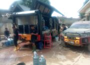 Pasukan Brimob 1 Olah Air Alur Untuk Minum Masyarakat Aceh Tamiang