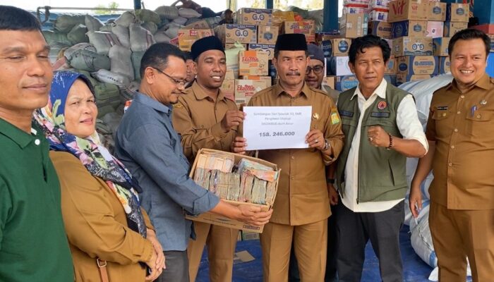 Diterima Wabup, Disdikbud Aceh Besar Serahkan Donasi Rp158 Juta Untuk Korban Bencana Aceh