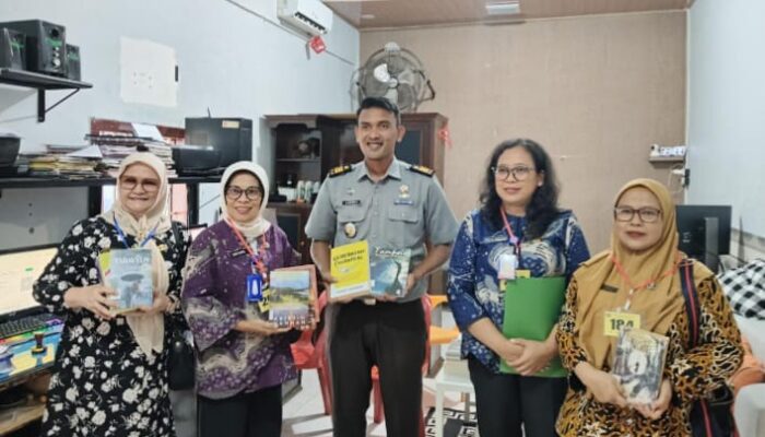 Lapas Labuhanruku Dapat Bantuan Buku Dari Dua Perpustakaan Besar