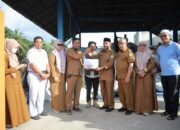 Dinas Kesehatan Aceh Besar Serahkan Donasi Uang Tunai Dan Obat-obatan Korban Banjir