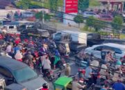 Warga Aceh Tenggara Keluhkan Antrean Panjang BBM