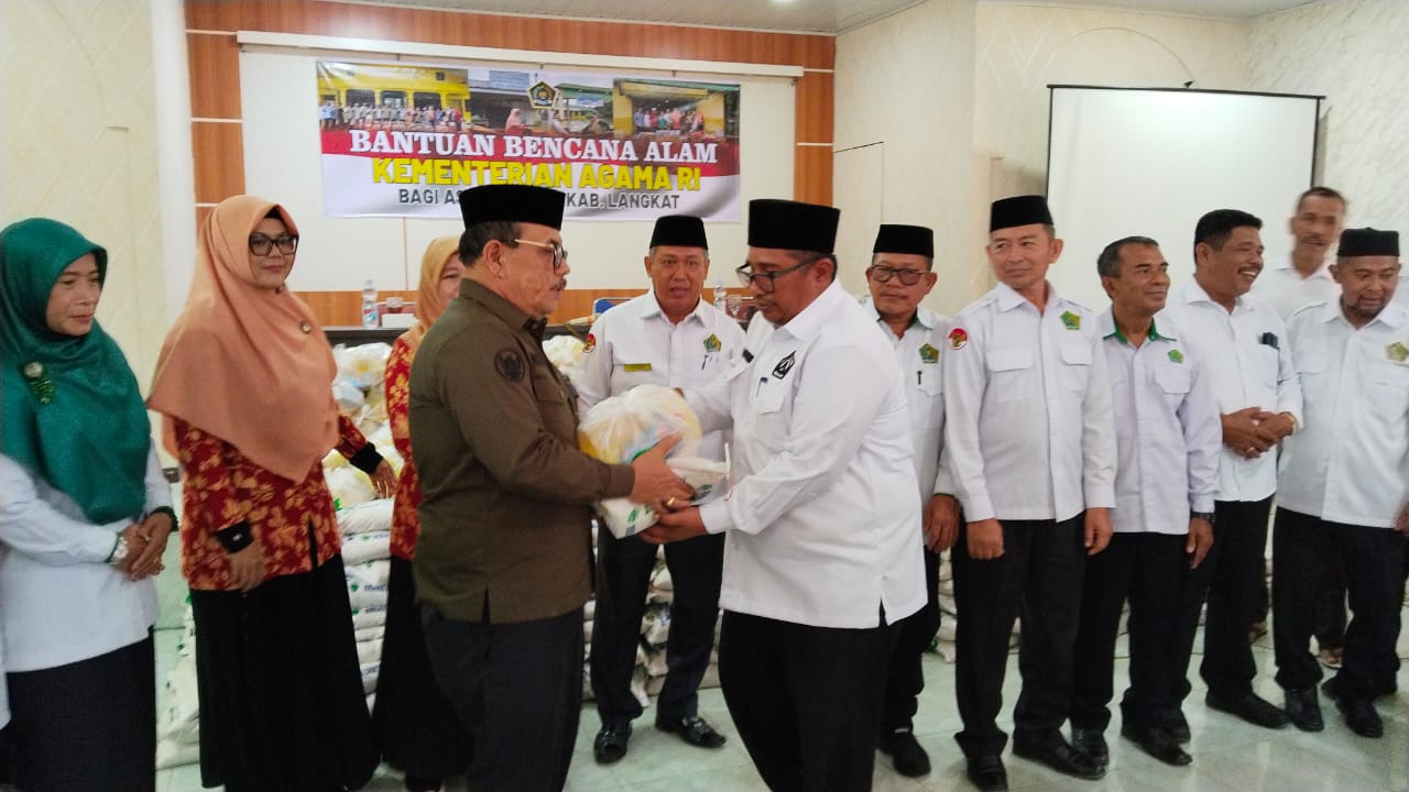 Peduli Korban Banjir Kakan Kemenag Simalungun Salurkan Bantuan Ke Langkat