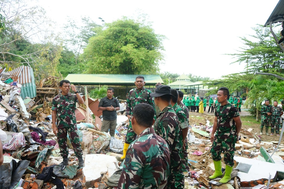 Danrem Lilawangsa Tinjau Rumdis Kodim Aceh Tamiang Terdampak Longsor
