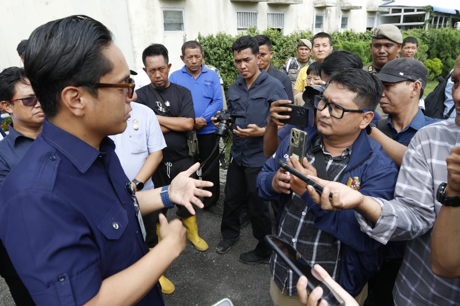 Rico Waas Geram Terhadap Kinerja Kepala BPBD Dan Kadis LH Tak Becus Urus Korban Banjir Dan Sampah