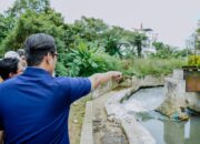 Susuri Sungai Batuan, Rico Waas Temukan Penyempitan Pemicu Banjir