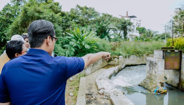 Susuri Sungai Batuan, Rico Waas Temukan Penyempitan Pemicu Banjir