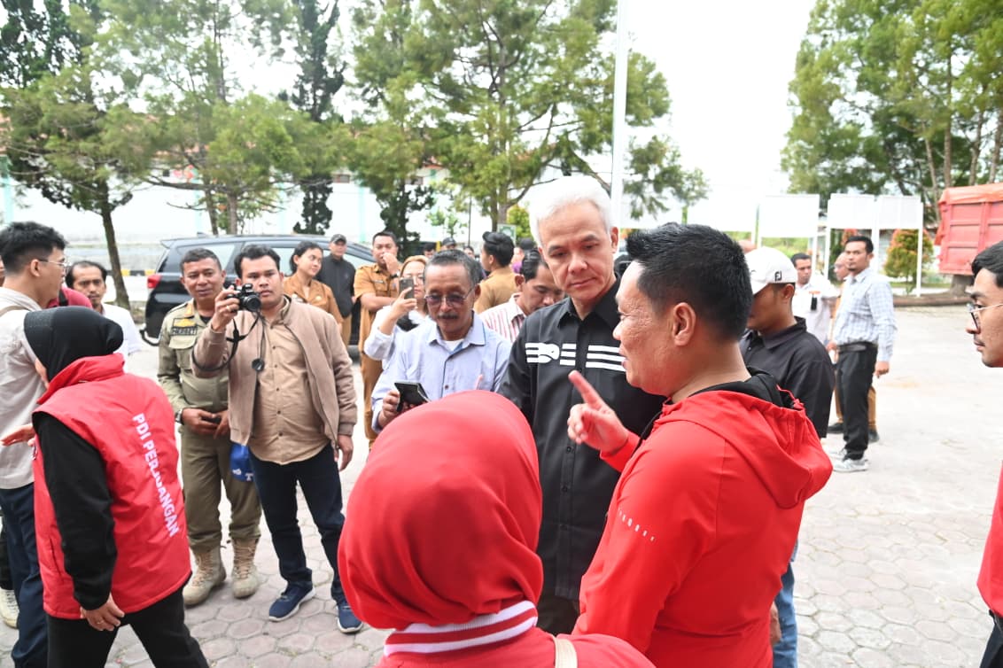 Ganjar Pranowo Salurkan Bantuan ke Humbahas