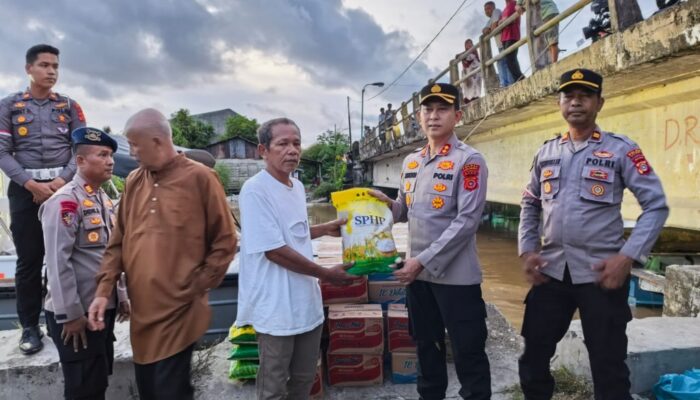 Gunakan Kapal Rawa, Sat Polairud Polres Aceh Singkil Salurkan Bantuan Desa Terisolasi