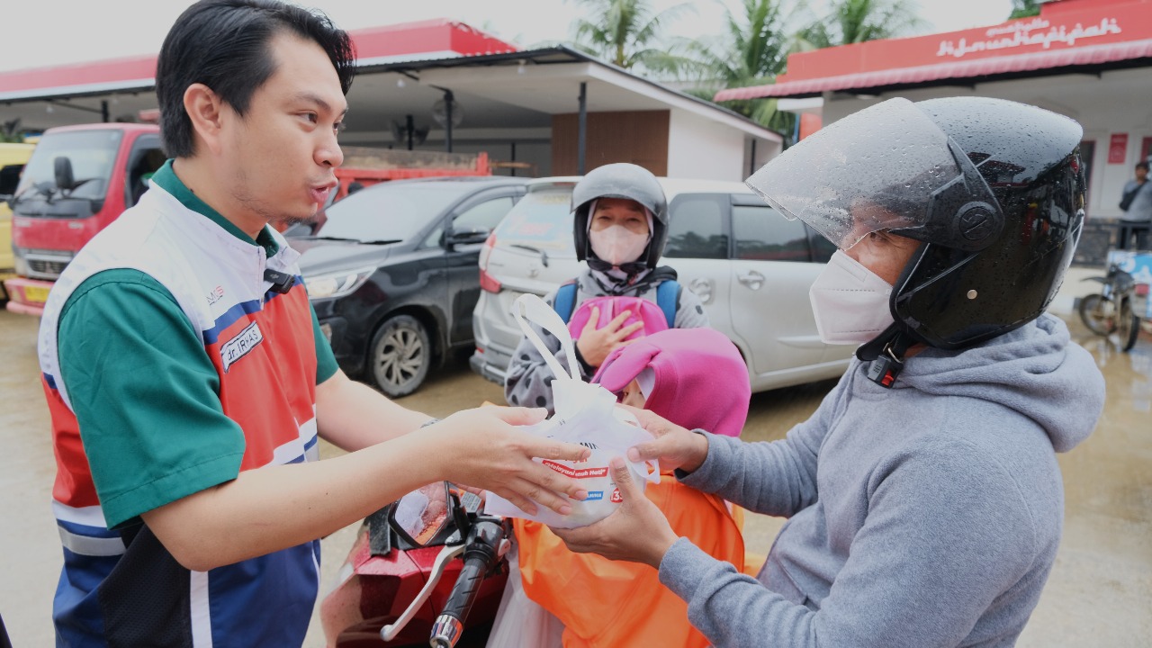 Pertamina Patra Niaga Bagikan Bantuan Kesehatan Untuk Masyarakat Di Aceh Tamiang